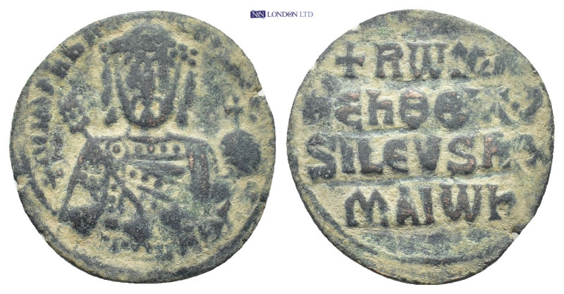 Romanus I Lecapenus AD 920-944. Constantinople Follis Æ (25mm., 4.6 g). Crowned,...