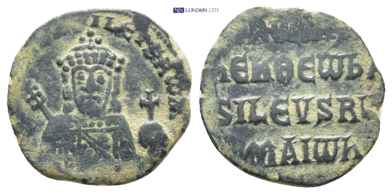 Romanus I Lecapenus AD 920-944. Constantinople Follis Æ (25mm., 6.9 g). Crowned,...