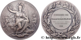 IV REPUBLIC
Type : Médaille, L’Urbaine-Vie, 20 années de collaboration 
Date : 1946 
Metal : silver 
Millesimal fineness : 850  ‰
Diameter : 68,5  mm
...