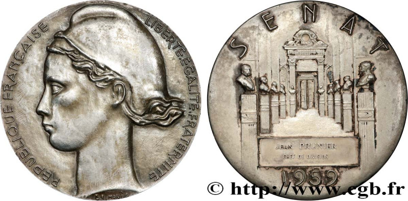 V REPUBLIC
Type : Médaille, Sénat, Chef de division 
Date : 1959 
Metal : silver...