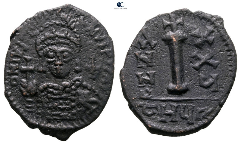 Justinian I AD 527-565. Theoupolis (Antioch)
Decanummium Æ

23 mm, 4,56 g

...