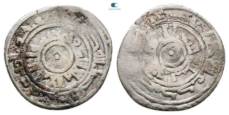 Fatimids. AH 296-567. 
AR 1/4 Dirham 

15 mm, 0,60 g



Good Very Fine