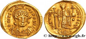 JUSTIN I
Type : Solidus 
Date : c. 522-527 
Mint name / Town : Constantinople 
Metal : gold 
Millesimal fineness : 1.000 ‰
Diameter : 20,5 mm
O...
