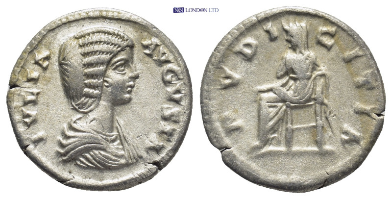 Julia Domna. Denarius. (18mm, 3.3 g) 196-211 d.C. Rome. Anv.: IVLIA AVGVSTA, dra...
