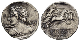 Repubblica Romana. C. LICINIVS L. F. MACER. Roma. Denario. 84 a.C. AR (3,70 g). D/ busto di Apollo Vejove che scaglia folgore a sinistra; R/ Minerva i...