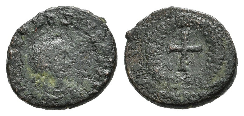 TEODOSIO II (408-450). Cizico?. Nummus. AE (1,01 g). D/ D N THEODO-SIVS P F AVG,...