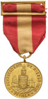 Spanish Medals

Insignia. 1918. II CONGRESO NACIONAL DE RIEGOS. SEVILLA. Anv.: Torre del oro. Metal dorado. Ø 27 mm. Con anilla, cinta y prendedor o...