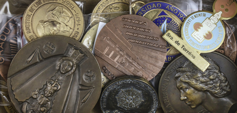 Spanish Medals

Lote 16 medallas. Siglo XX. SEVILLA. AE, Br, Metal dorado, Lat...