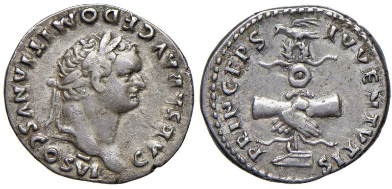 Domiziano (81-96) Denario - Testa laureata a d. - R/ Due mani strette intorno ad...
