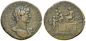 Traiano (98-117) Sesterzio - Busto laureato a d. - R/ L'imperatore seduto a s. su palco nella distribuzione di doni - RIC 163 AE (g 22,89) Porosità, f...