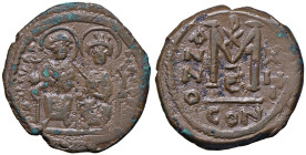 Giustino II (565-578) Follis - Giustino e Sofia seduti di fronte - R/ Segno di valore M - Seaby 360 AE (g 14,78) Modeste ossidazioni al D/

BB