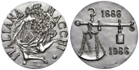 Italiana Macchi (1886-1986) Medaglia artistica coniata 1986 Centenario della ditta - Opus: Luciano Minguzzi - AG 900 marcato (g.35 - Ø 40 mm)

FDC