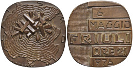 Friuli. Medaglia artistica coniata 1976 Terremoto in Friuli, rappresentazione del Sisma - Opus: Piero Monassi - AE (g.247 - Ø 96 mm)

FDC