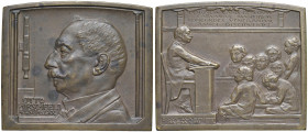 GERMANIA. Placchetta artistica coniata 1913 Al Dottor Otto Hirschferd (1843-1922) Storico e Archeologo - Opus: Sturm - AE (g.173 - Ø 80x68 mm)Segnetti...