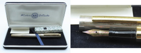 LALEX x STRADIVARIUS -Penna stilografica- Corpo e cappuccio in argento 925. Finiture dorate. Ricarica a cartuccia. Pennino F in oro 14kt. Penna usata ...