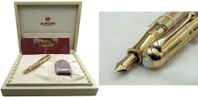 AURORA. Papa -Penna Stilografica- Corpo della penna in resina screziata color marmo. Cappuccio dorato con agata all’estremità. Edizione limitata 0835/...