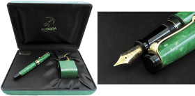 AURORA Primavera -Penna Stilografica- Edizione limitata 3621/7500 prodotta nel 1998. Corpo della penna in pregiata resina verde sfumata con finiture d...