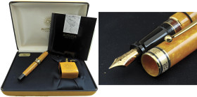 AURORA O' Sole Mio -Penna Stilografica- Edizione limitata 2806/7500 prodotta nel 1996. Corpo della penna in pregiata resina verde sfumata con finiture...