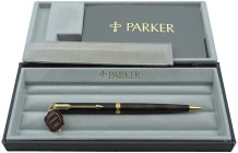 PARKER Premier -Penna a Sfera- Corpo in lacca di Cina con finiture dorate. Penna venduta con corredo completo ma parte superiore della scatola rotta a...
