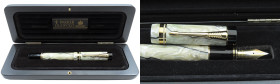 PARKER Duofold Paral & Black -Penna Stilografica- Corpo in simil madreperla con finiture dorate e nere. Ricarica a cartuccia/converter. Pennino M in o...