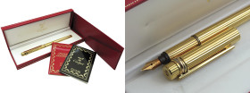 MUST DE CARTIER. Plume Fountain Pen -Penna Stilografica- Numero di serie 203240. Corpo e cappuccio (con classico intarsio) placcato in oro giallo con ...