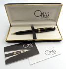 OMAS -Portamine- Copro in resina nera. Con finiture dorate. Oggetto nuovo.

n.a.