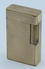 S.T. DUPONT -Accendino- Misure 56x32x12mm. Oggetto usato, revisione necessaria. Metallo placcato oro. Oggetto appartenente ad una collezione privata, ...