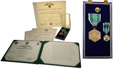 Collection of USA badges and decorations
USA. Medal of Glory and documents - group 
W skład zestawu wchodzą: Mandal Chwały, nadanie do medalu datowa...