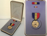 Collection of USA badges and decorations
USA. Medal of the Navy and Marine (US Order Navy and Marine Corps Medal) 
Medal w etui z baretką dużą i mał...