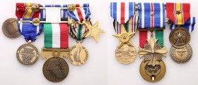 Collection of USA badges and decorations
USA. Thumbnails and medals group 6 pieces on the rears 
Zestaw 6 medali na dużej zawieszce. W skład wchodzą...