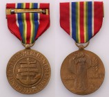 Collection of USA badges and decorations
USA. Medal Zwycięstwo Marynarki Handlowej (The Merchant Marie World War II Victory medal) 
Medal nadawany z...