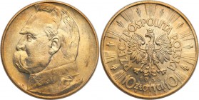 Poland II Republic 
POLSKA / POLAND / POLEN

II RP. 10 zlotych 1935 Pilsudski 
Bardzo ładny, świeży egzemplarz. Złocista patyna, połysk.Delikatna ...