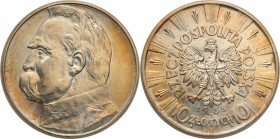 Poland II Republic 
POLSKA / POLAND / POLEN

II RP. 10 zlotych 1938 Pilsudski 
Bardzo ładny egzemplarz z delikatną patyną i połyskiem. Rzadki rocz...