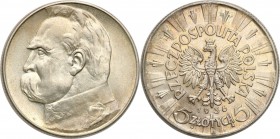 Poland II Republic 
POLSKA / POLAND / POLEN

II RP. 5 zlotych 1936 Pilsudski 
Wspaniały połysk menniczy, złocista patyna. Rzadsza moneta w takim s...