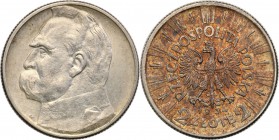 Poland II Republic 
POLSKA / POLAND / POLEN

II RP. 2 zlote 1934 Pilsudski 
Bardzo ładny egzemplarz. Kolorowa patyna na awersie.Parchimowicz 111a...