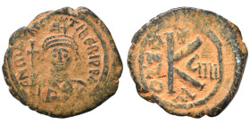 Maurice Tiberius, 582-602. Half follis (bronze, 5.70 g, 23 mm), Constantinople. Crowned and cuirassed bust facing, holding globus cruciger and shield....