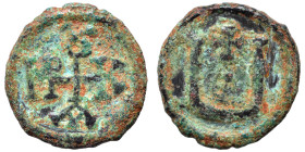 Maurice Tiberius, 582-602. Pentanummium (bronze, 1.12 g, 13 mm), Theoupolis (Antioch). Monogram 15 of Maurice Tiberius. Rev. Large Ч; above, cross. DO...