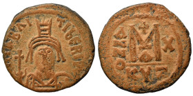 Maurice Tiberius. 582-602. Follis (bronze, 10.35 g, 28 mm), Cyzicus. Crowned and curiassed facing bust, holding globus cruciger and shield. Rev. Large...