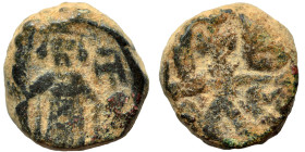 Constans II, 641-668. 12 Nummi (bronze, 8.93 g, 17 mm), Alexandria. Constans II standing facing, wearing crown surmounted by cross, holding long cross...