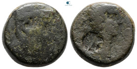 Macedon. Thessalonica. Augustus, with Divus Julius Caesar 27 BC-AD 14. 
Bronze Æ

19 mm, 9,70 g



Fine