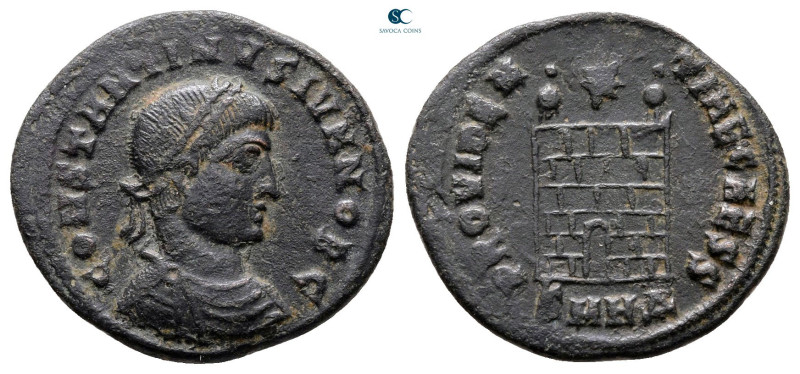 Constantine II, as Caesar AD 317-337. Heraclea
Follis Æ

19 mm, 2,44 g


...