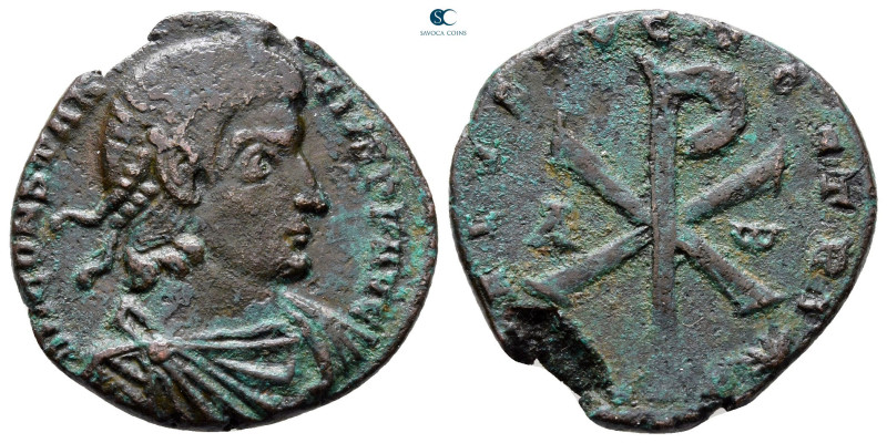 Constantius II AD 347-361. Treveri
Maiorina Æ

23 mm, 5,80 g



Very Fine...