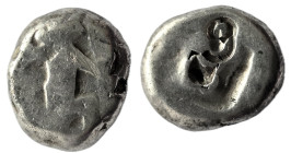 Persia, Achaemenid Empire. temp. Darios I to Xerxes II (ca 485-420 BC) AR Siglos . Sardes mint.
Obv: Persian king or hero, wearing kidaris and kandys ...