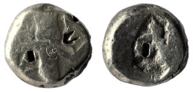 Persia, Achaemenid Empire. temp. Darios I to Xerxes II (ca 485-420 BC) AR Siglos . Sardes mint.
Obv: Persian king or hero, wearing kidaris and kandys ...