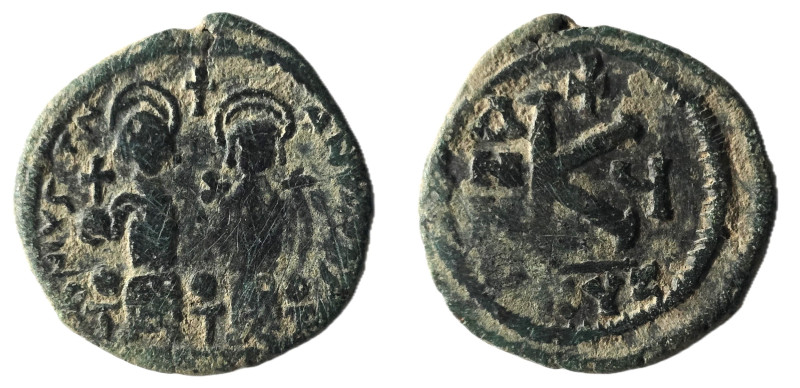 JUSTIN II with SOPHIA.(565-578).Follis. Weight : 6.55 gr Diameter : 23.84 mm