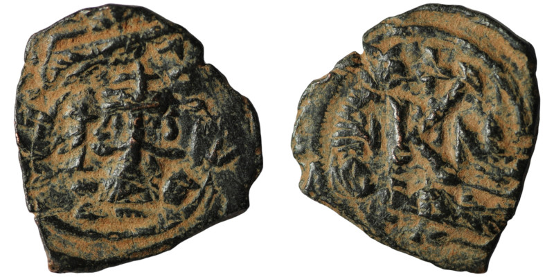 Constans II. (641-668 AD). 1/2 Follis. Obv: Constans II. facing. Rev: K. 21mm, 2...