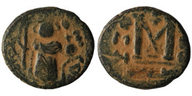 Constans II. (641-668 AD). Follis. Obv: Constans II. standing facing. Rev: M. artificial sandpatina. 19mm, 3,97g