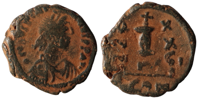 Justinian I. (527-565 AD) Æ 10 Nummi. Constantinople. artificial sandpatina. 20m...