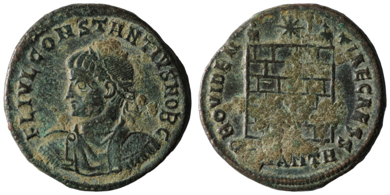 Constantinus II. (333-334 AD). Follis. Antioch. Obv: CONSTANTINVS IVN NOB C. lau...