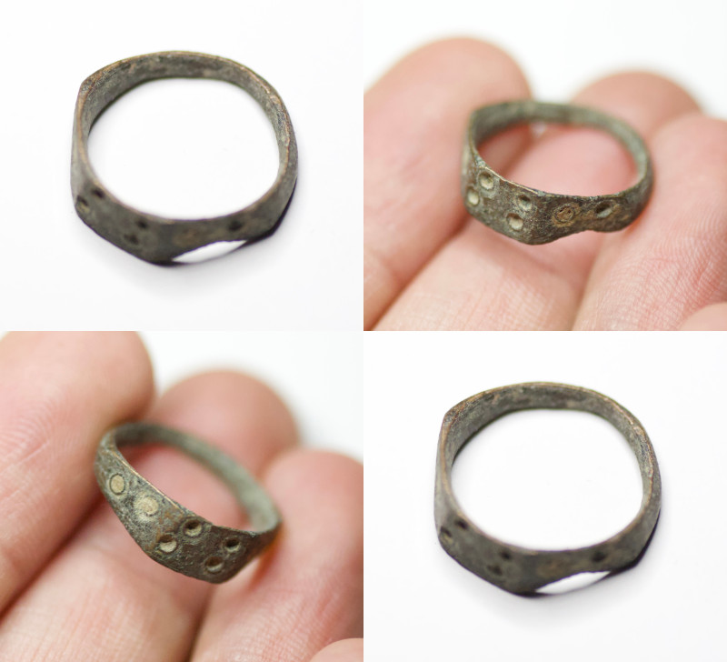 An Ancient Eastern Bronze ring.Very attractive in an extremely fine condition (1...